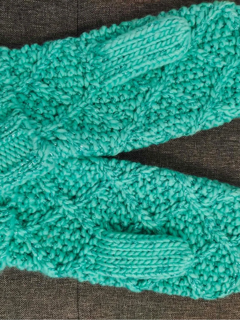 NWOT Kurt Geiger London Cable Knit Mittens Green Metallic